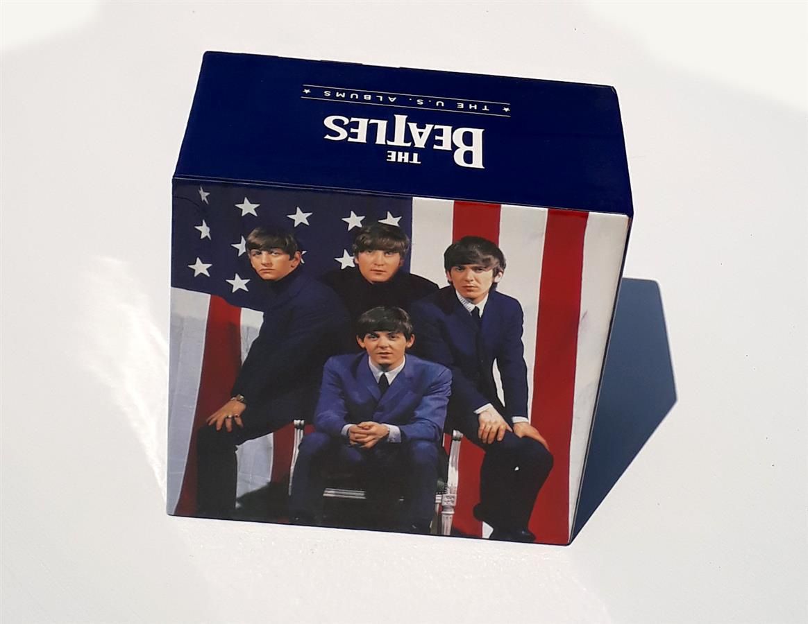 Коллекция из 13 американские альбомы The Beatles + 3CD