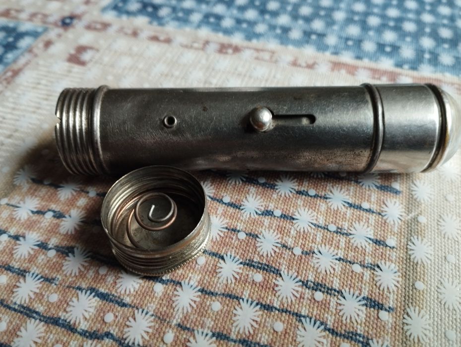 Фонарик на батарейке