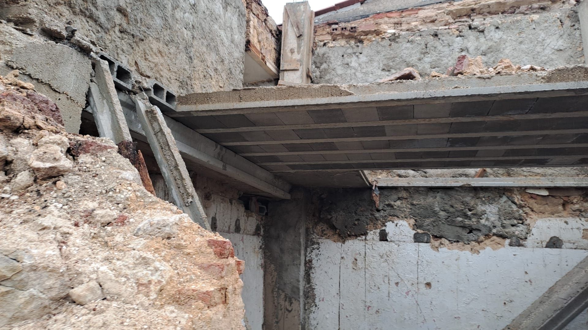 2 moradias para remodelacao total em Santarém