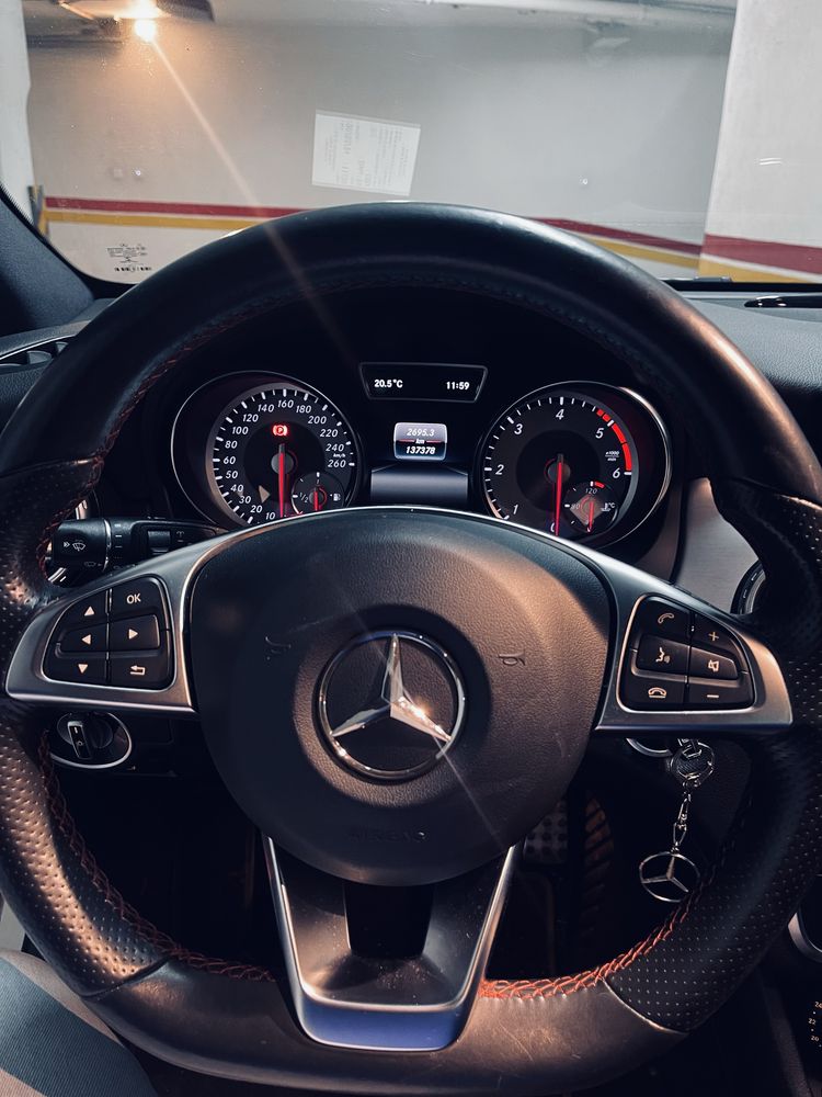 Mercedes benz GLA 180 AMG