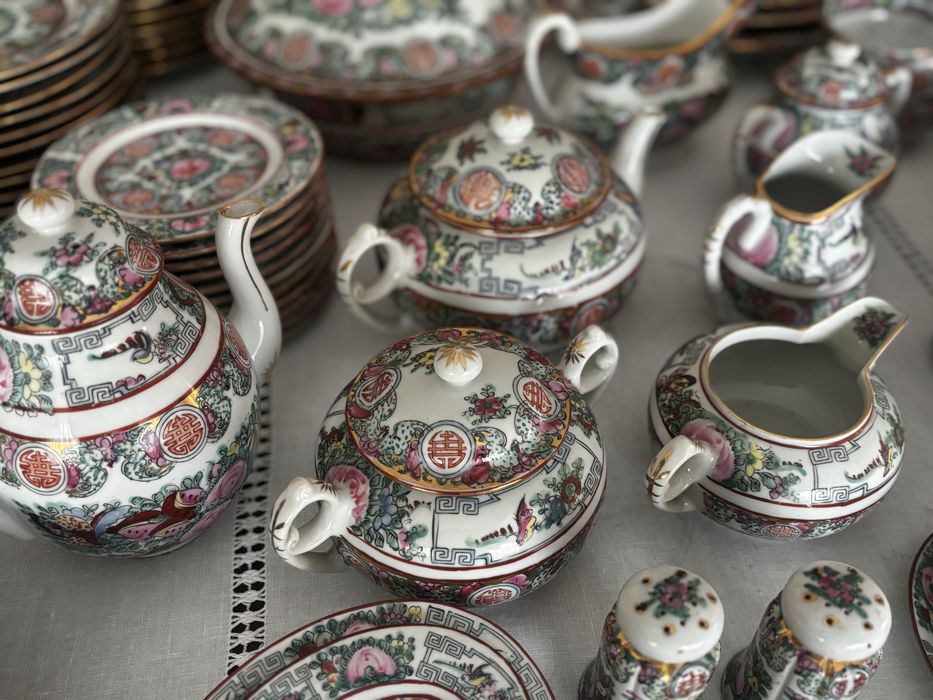 Serviço porcelana chinesa Macau – Rose Medallion (154 peças, 50 anos)