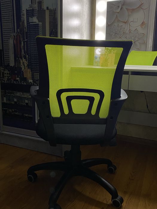 Крісло стілець на колесах