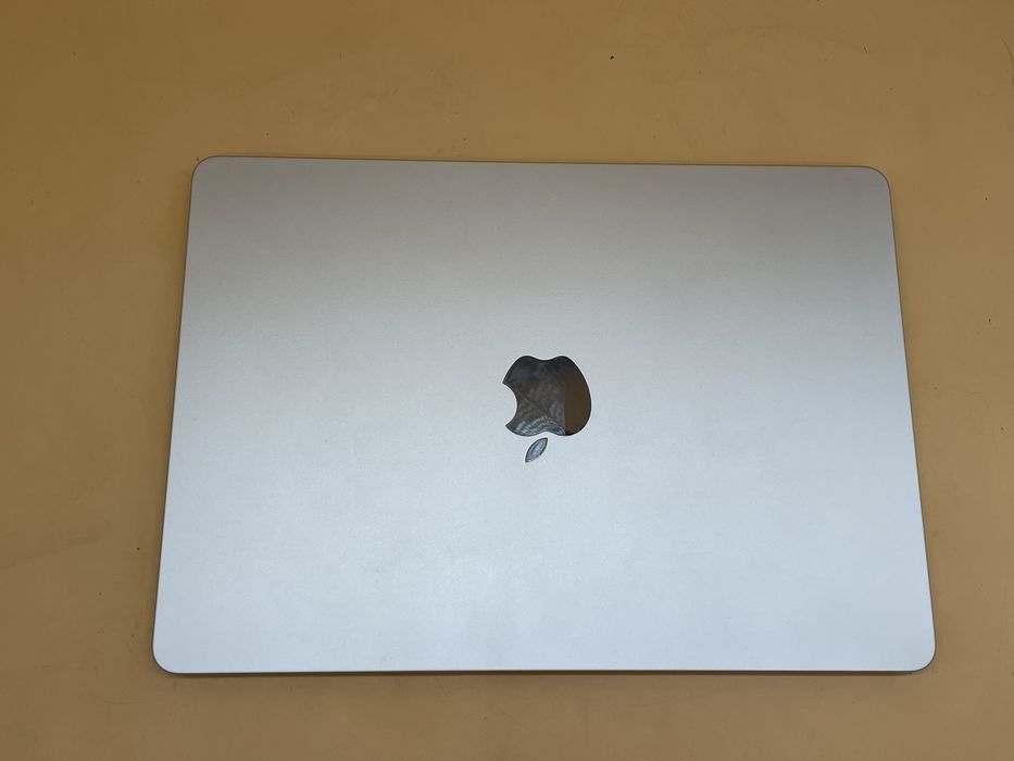 Macbook air 2022 m2 256 gb  батарея 100 циклів! Стан ідеал !