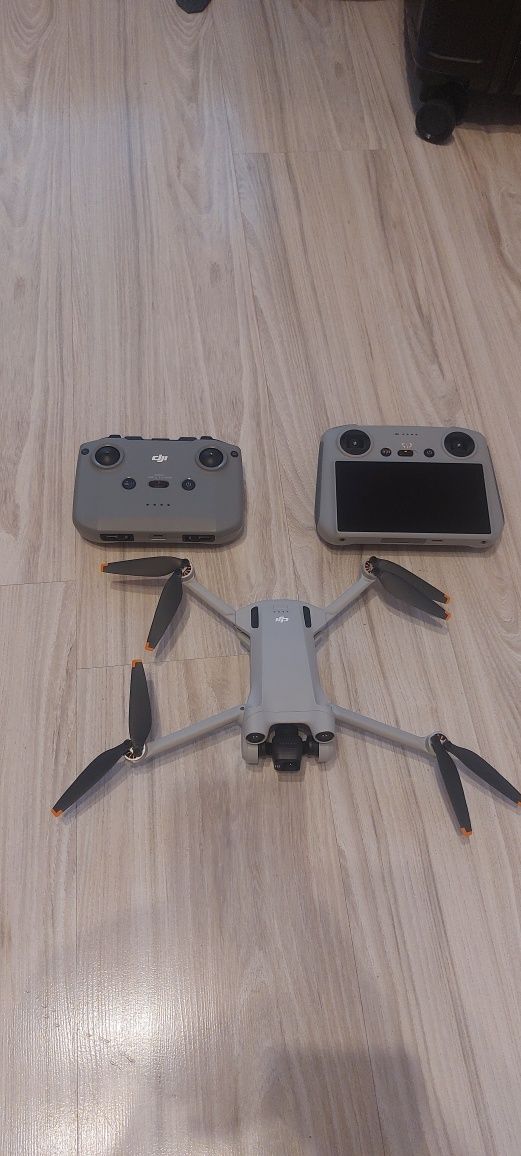 DJI Mini 3 Pro + 2 kontrolery (w tym RC z ekranem) | Stan jak nowy