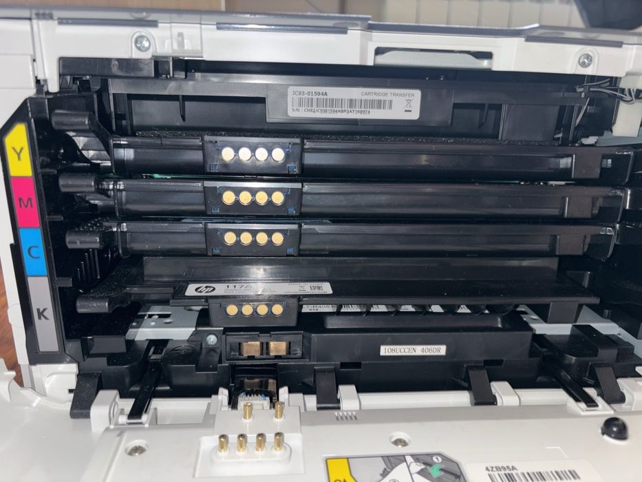 Drukarka HP Color Laser 150nw kolor brudzi