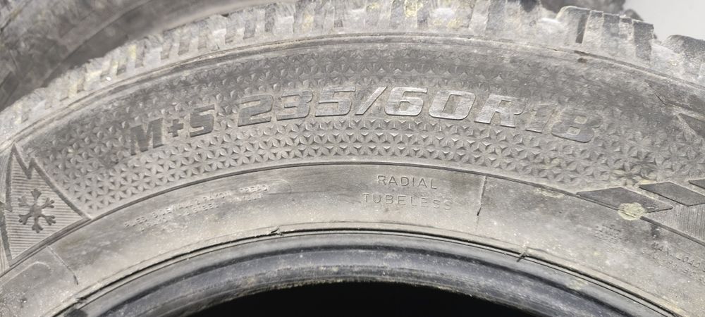 235 60 R18 Goodyear ultra grip 500