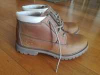 Botas de mulher Timberland em bom estado