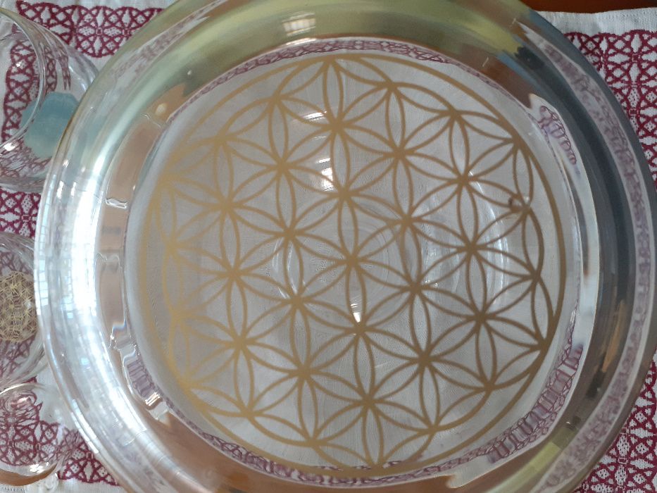 Karafa zdobiona 23,8 karatowym złotem