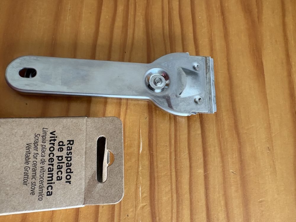 Raspador de placa vitrocerâmica ou de indução