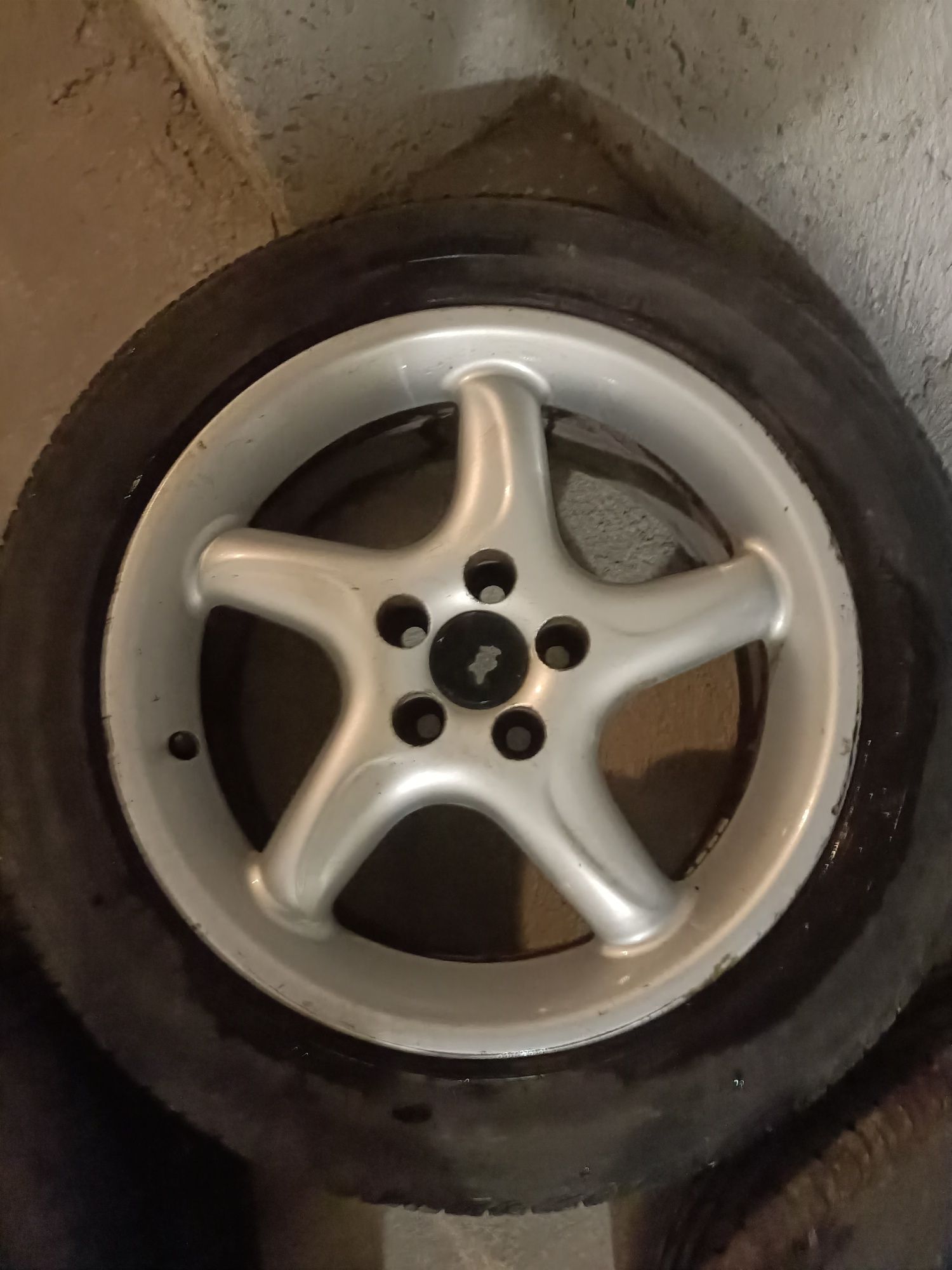 Felgi 16 VW Bora z oponami letnimi