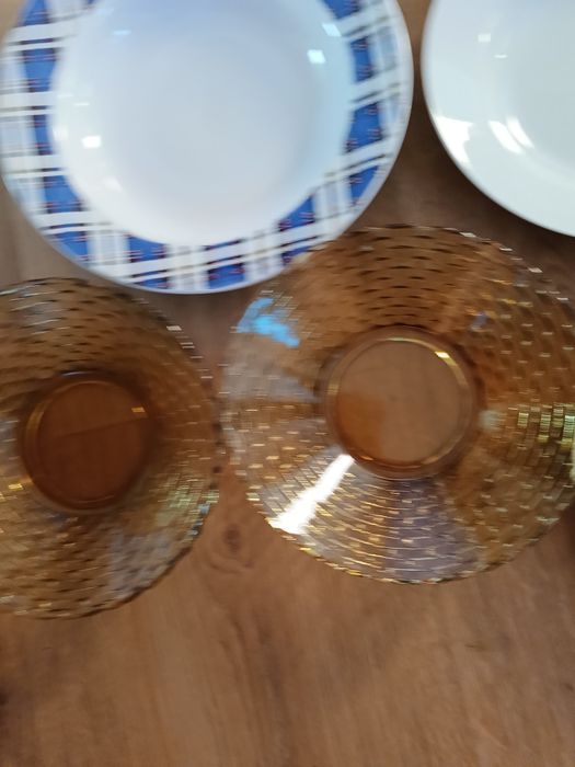 Zestaw naczyń róznych marek- talerze,miski