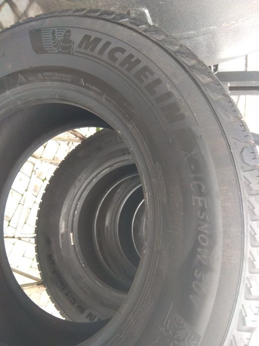 Продам комплект зимней резины Michelin X-Ice Snow Suv 265/65 R17 2024
