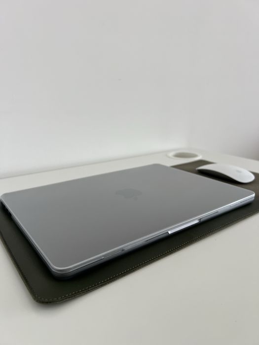 MacBook Air 13.6” M2 (2022) - 8GB/256 GB - Space Grey - stan jak nowy!