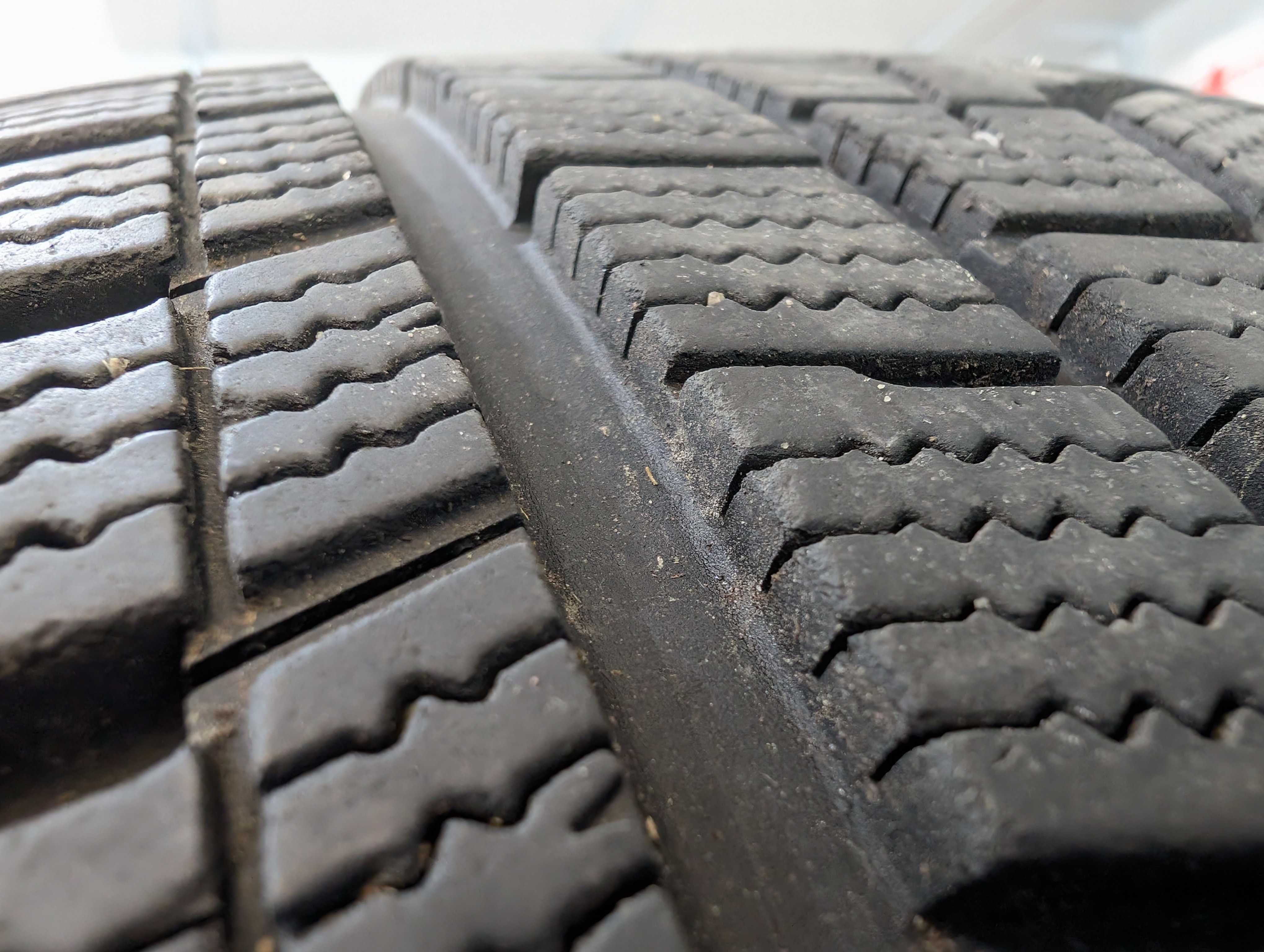4xzimowe hankook winter icept evo2 235/55/17 70% bieżnika
