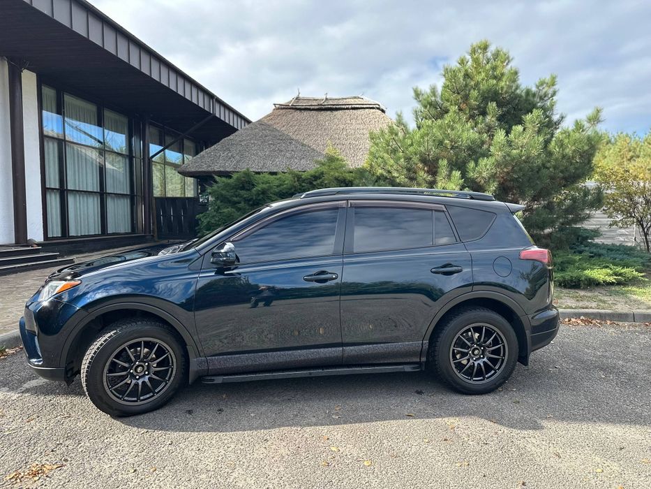 Продам Toyota RAV4 2017