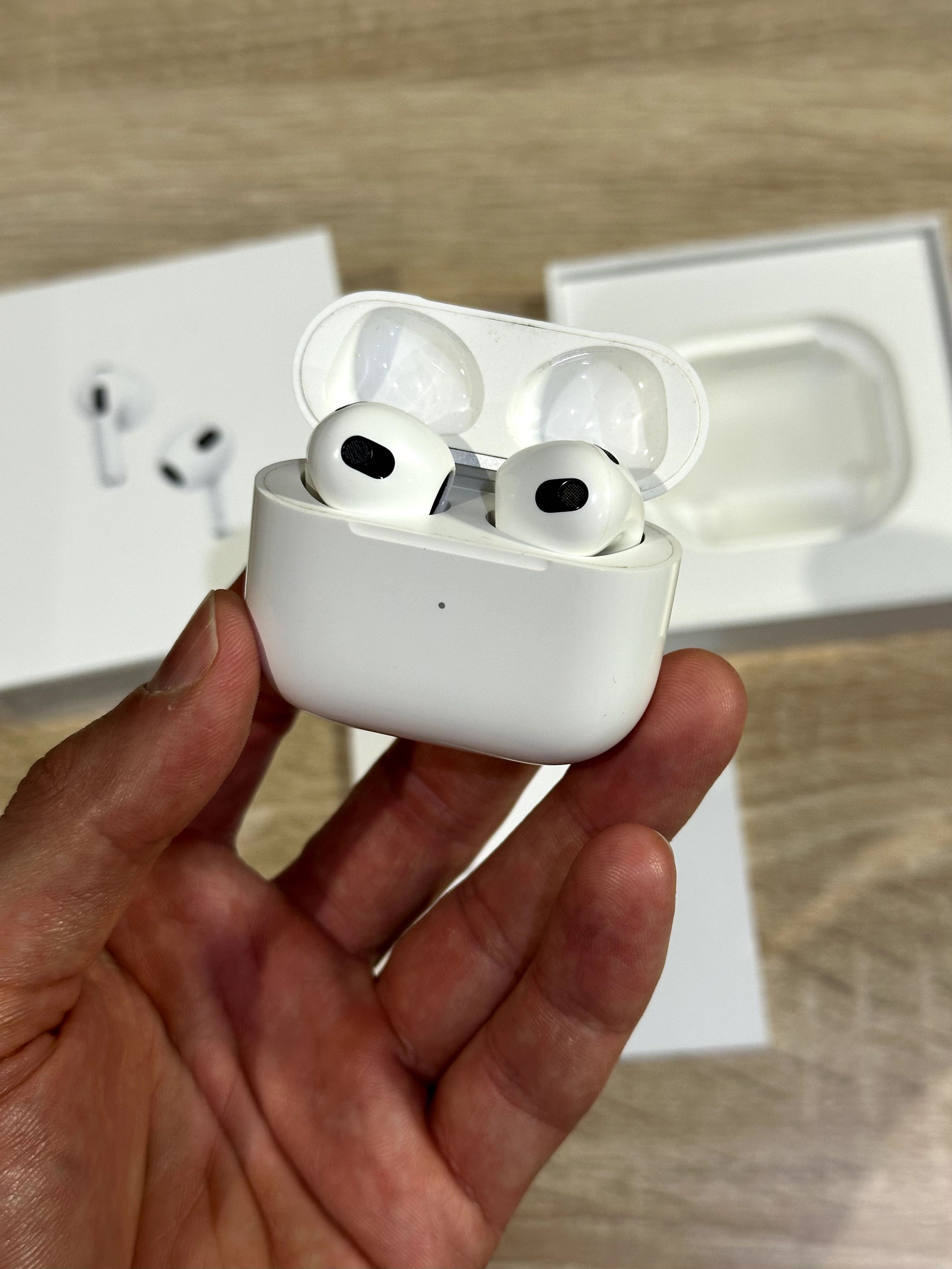 Apple AirPods 3 gen MagSafe