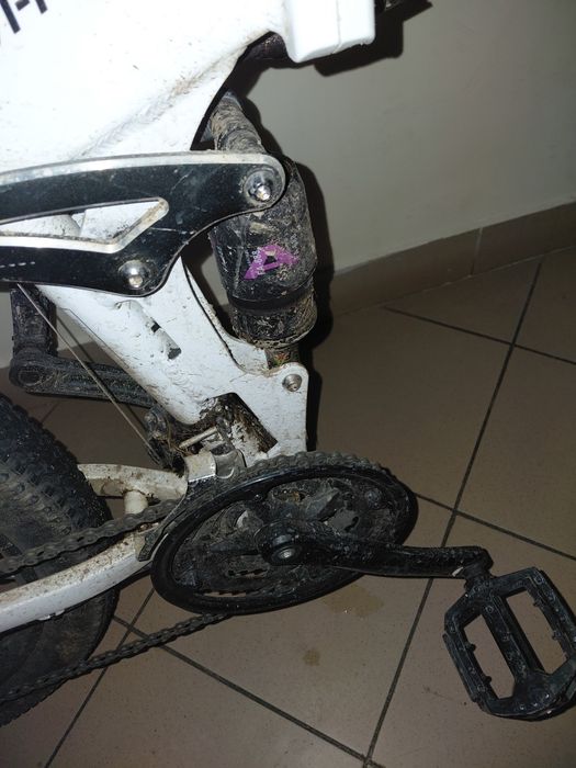 Rower elektryczny z manetką samebike