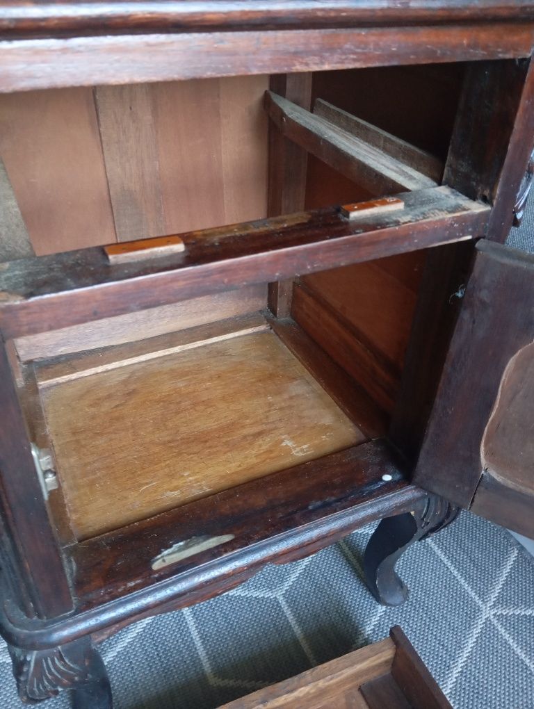 Mesa de cabeceira antiga