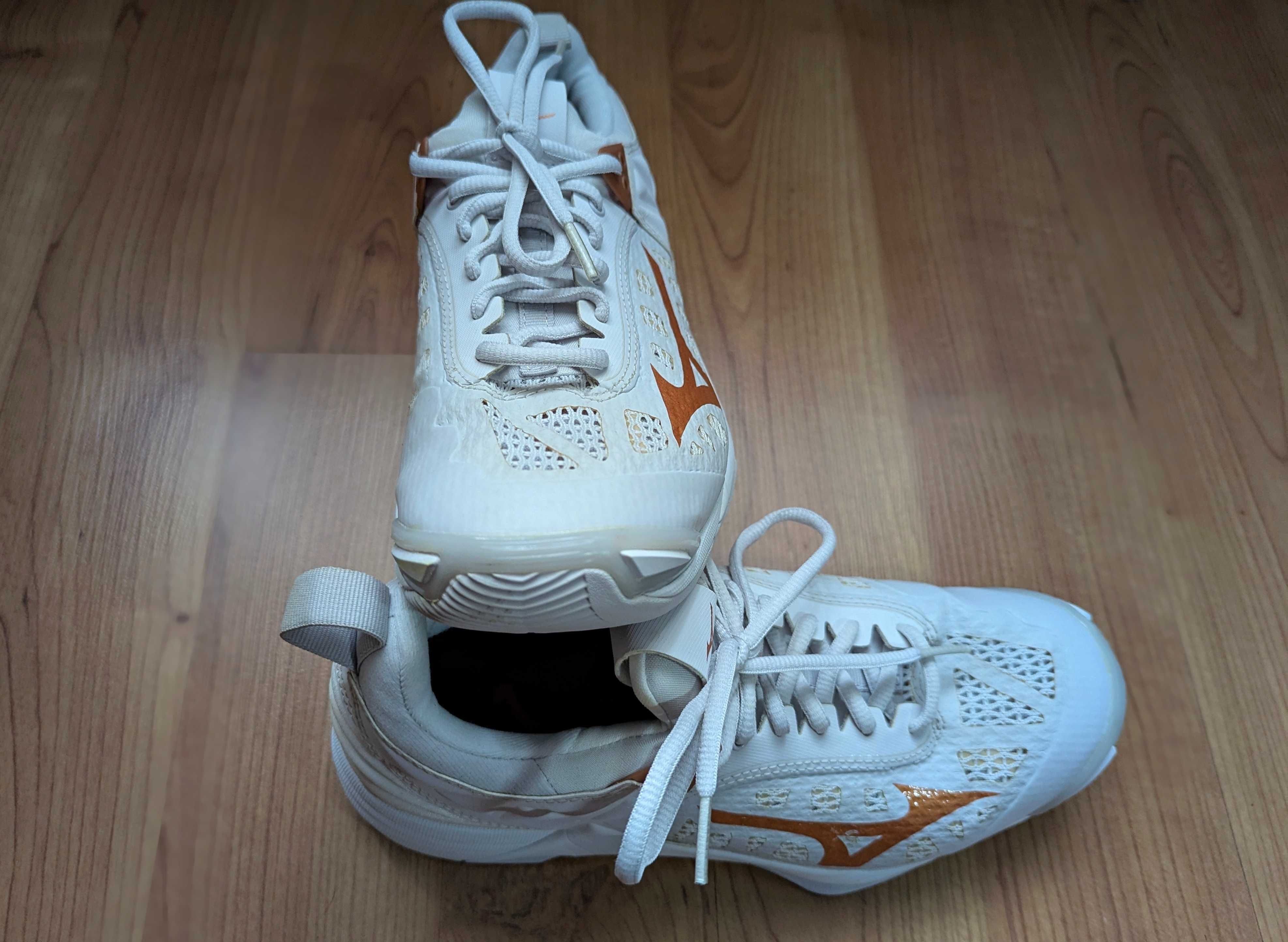 Кроссовки Mizuno Wave Momentum 38.5 9 волейбол спорт