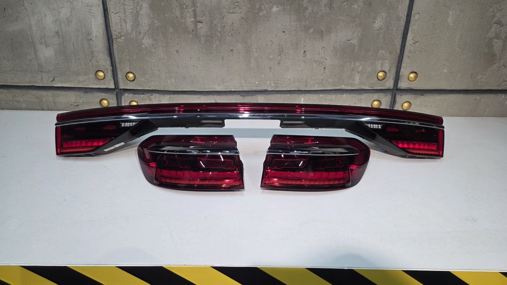 Audi A8 D5 4N задні фари OLED Matrix + планка оригінал Європа