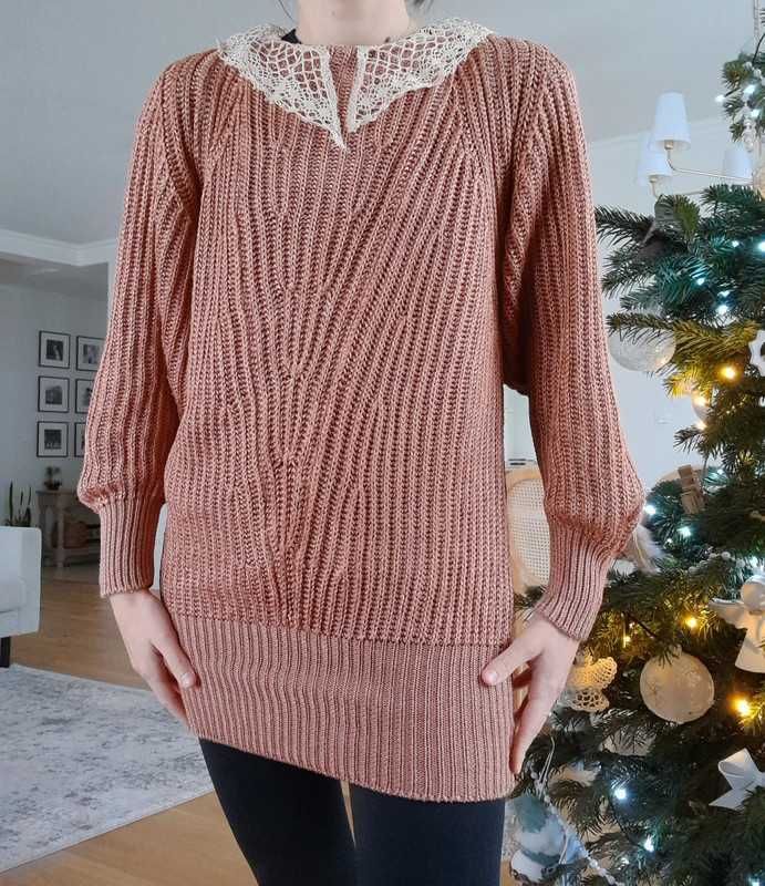Elegancki świąteczny sweter bawełniany z koronkowym kołnierzykiem r.M
