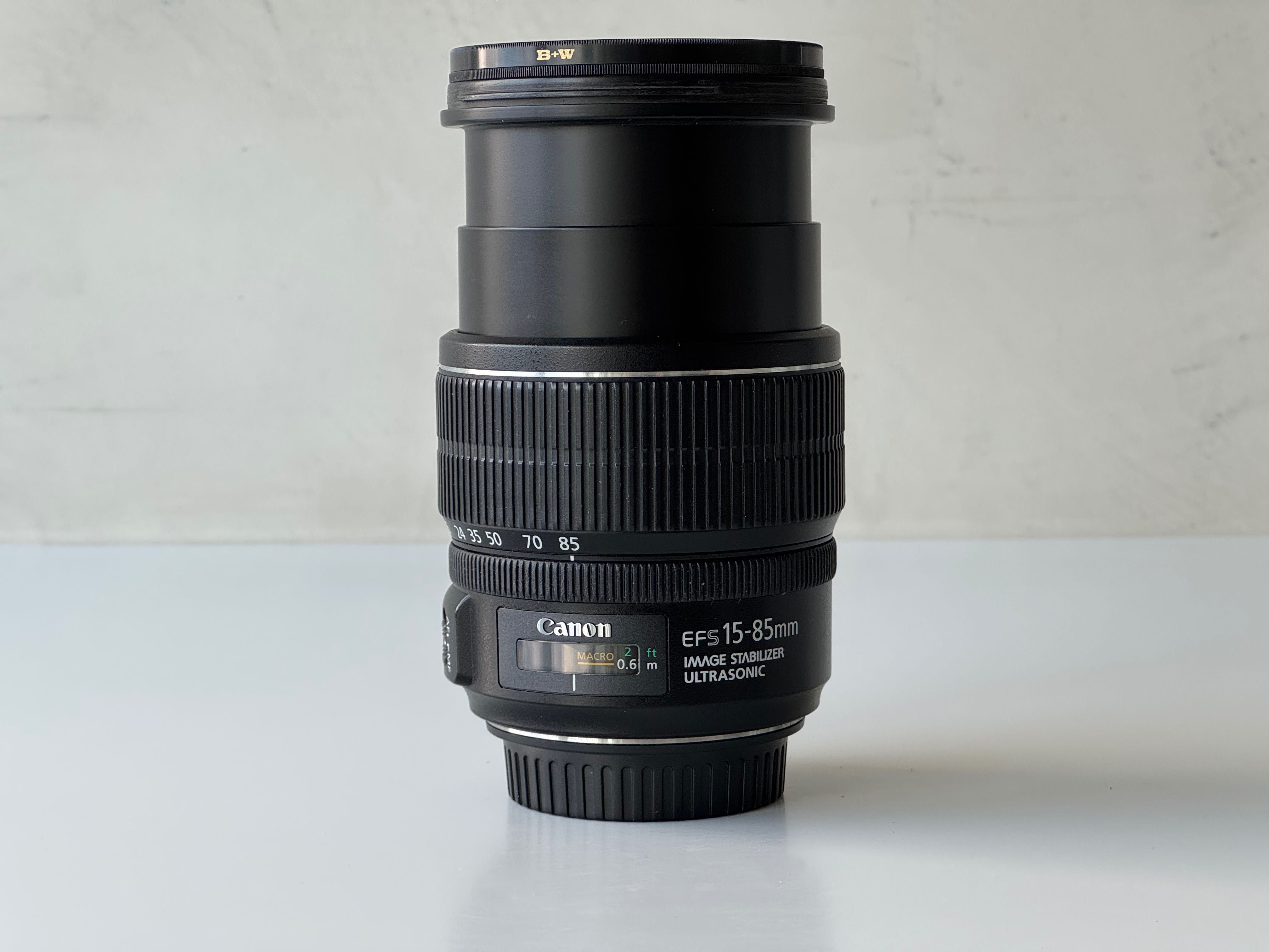 Objetiva Canon EF-S 15-85mm f/3,5-5.6 IS USM
