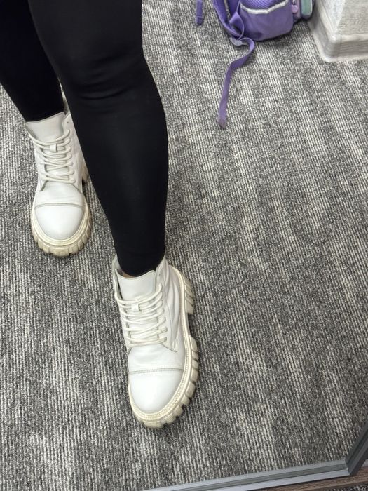 Стильні шкіряні ботінки