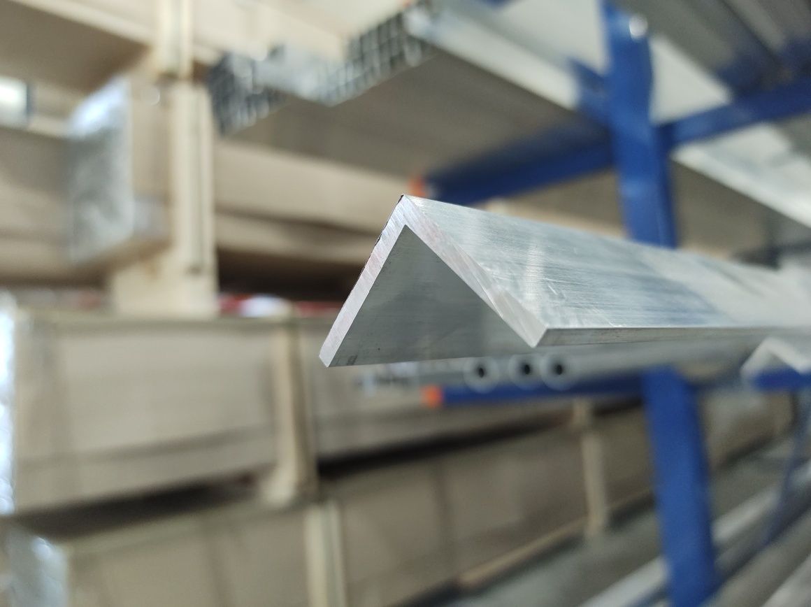 Kątownik aluminiowy 30x20x2  PA38, narożnik schodowy CENY BRUTTO