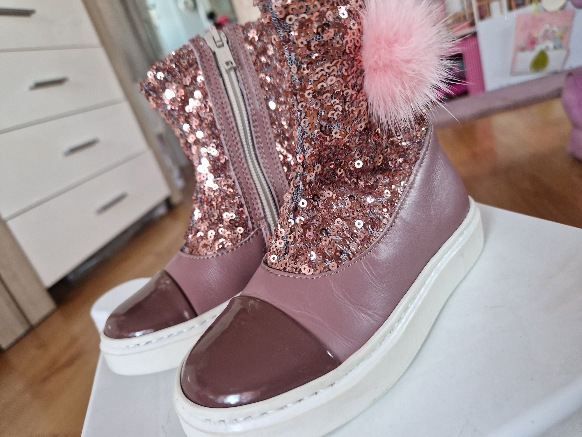 Buty dla dziewczynki r24
