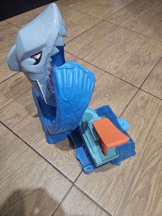 Игровой набор Хот Вилс Голодная Акула-робот Hot Wheels.