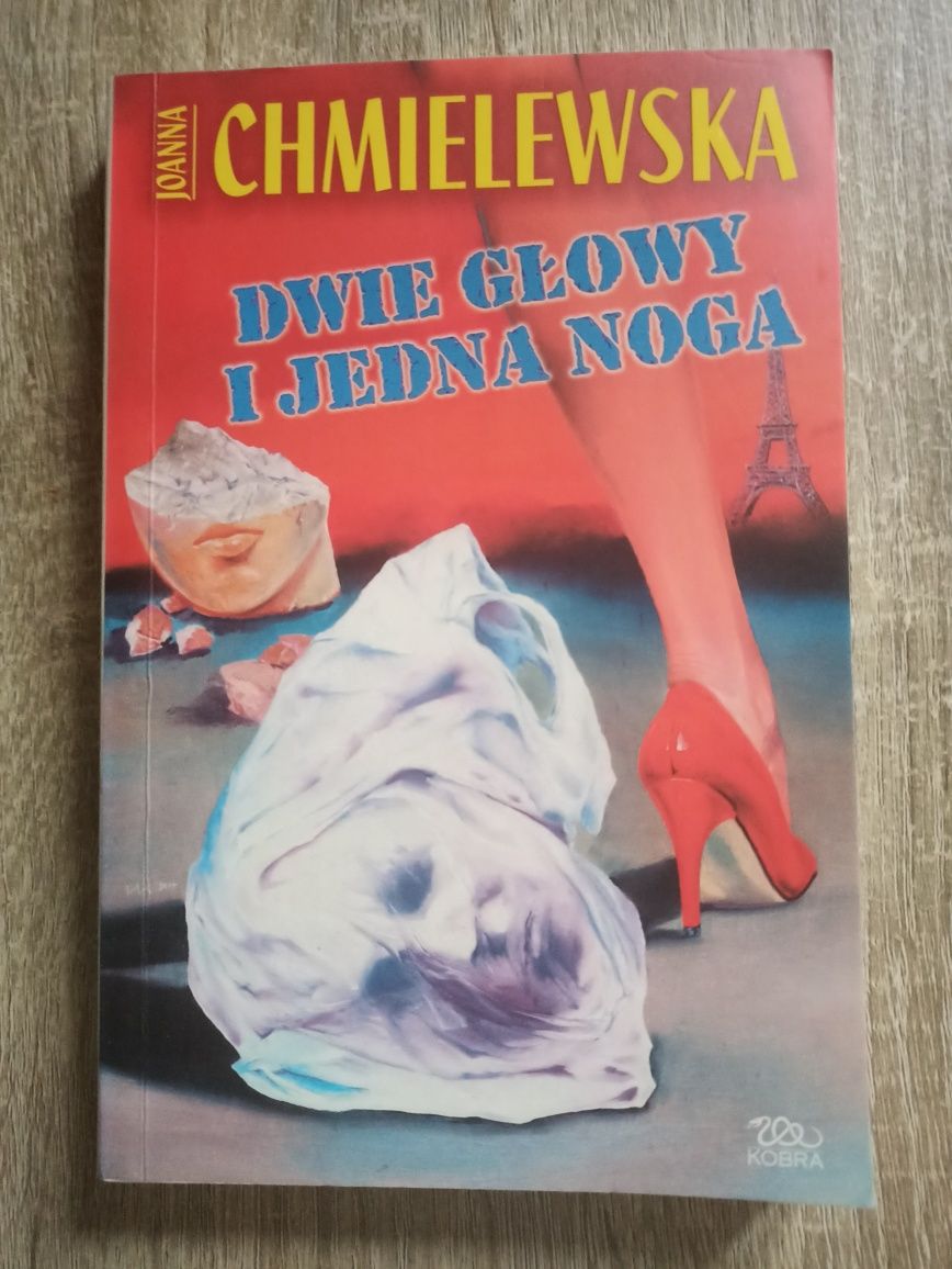 Joanna Chmielewska - Dwie głowy i jedna noga - książka