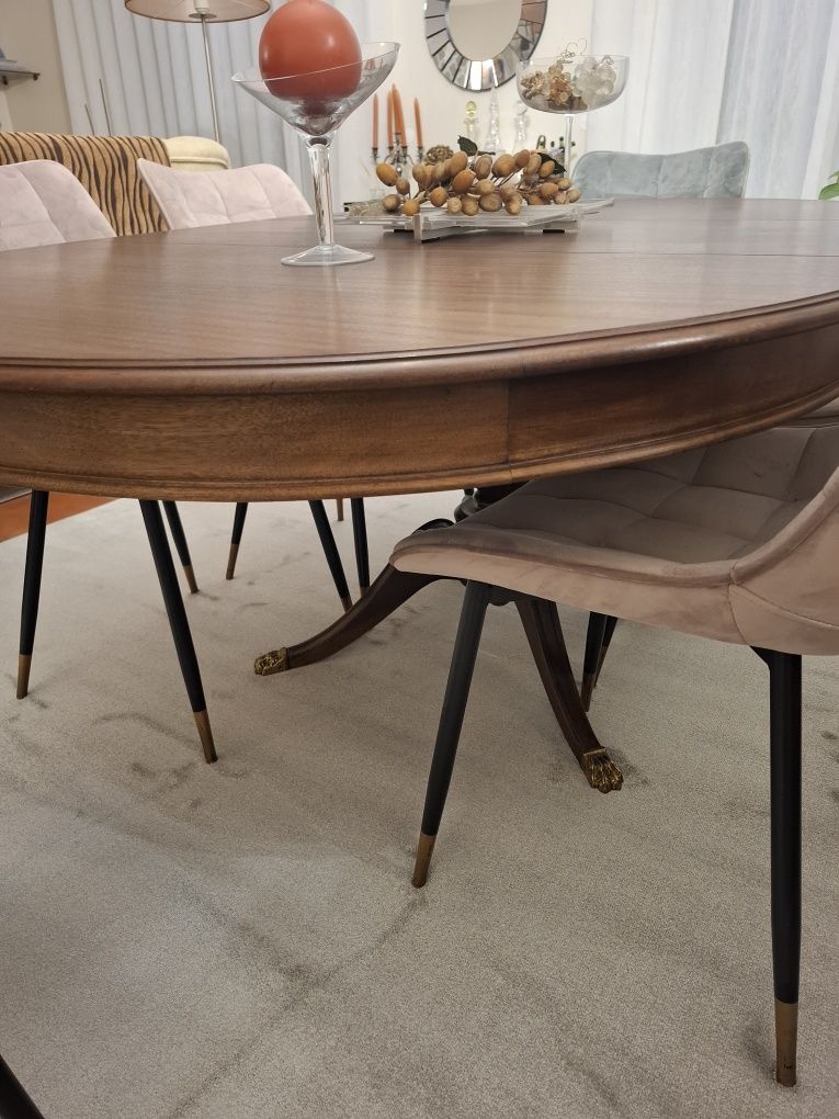 Mesa de jantar com pés metálicos