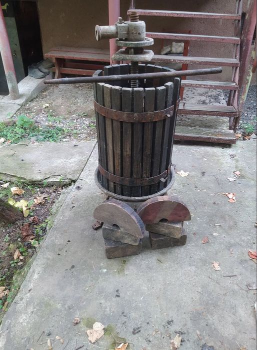 Продам комплект: пресс виноградний ссср в зборі + дробильня дешево !