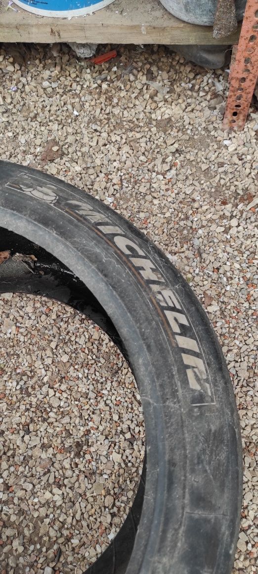 Pneu de corrida Michelin usado