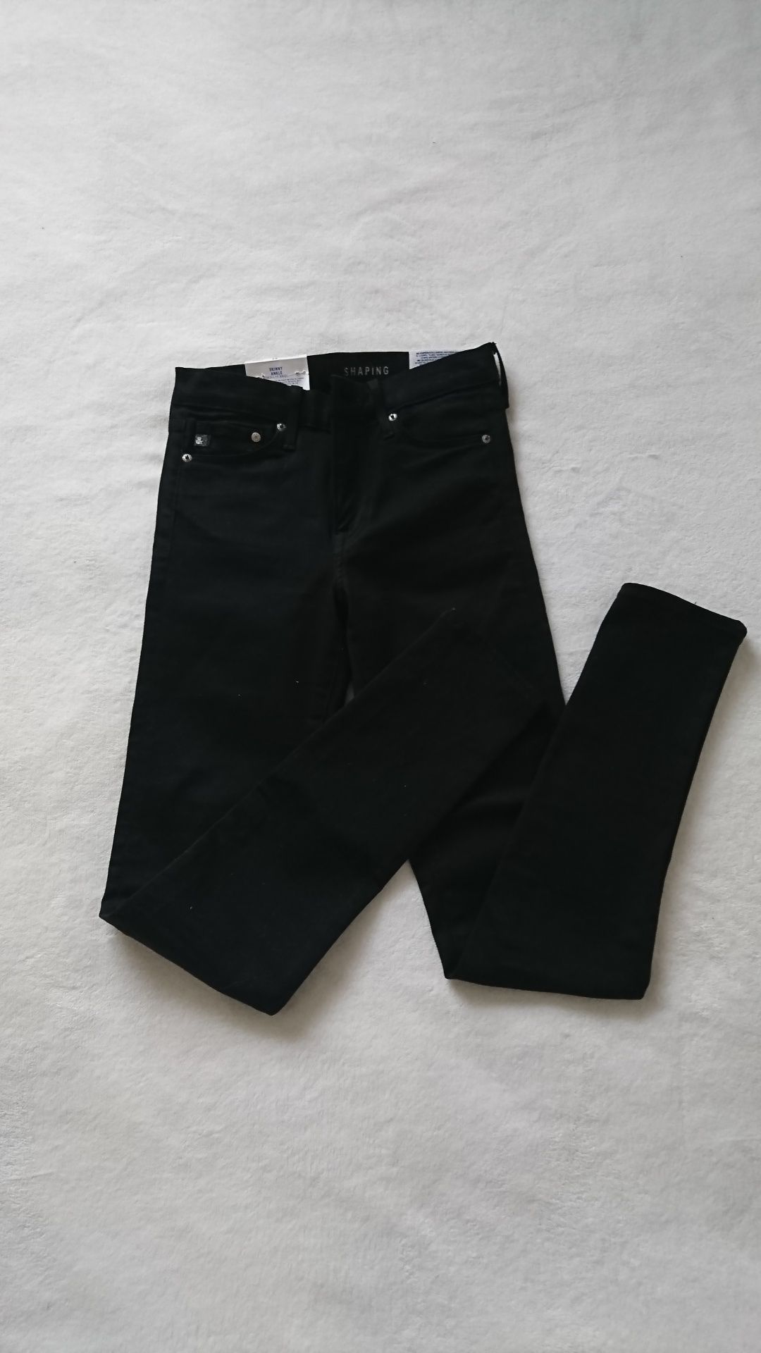 Базовые чёрные джинсы