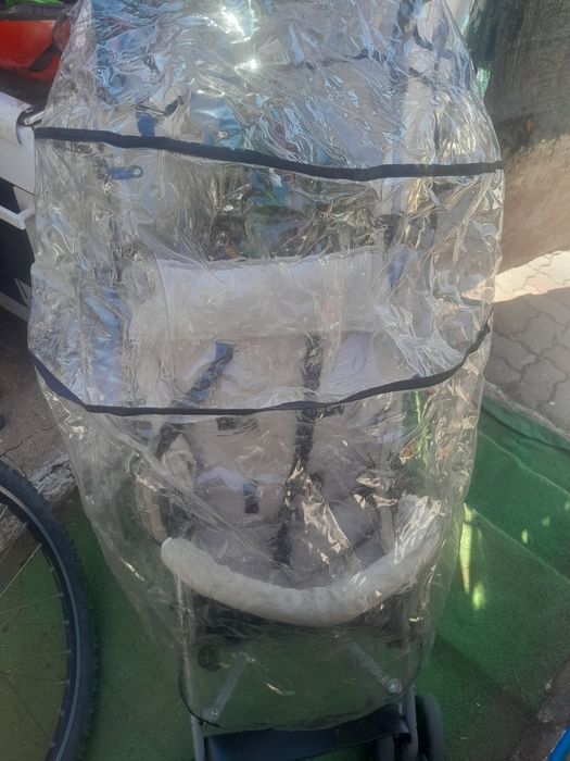 Carrinho bebe passeio c/ capa de chuva 15€