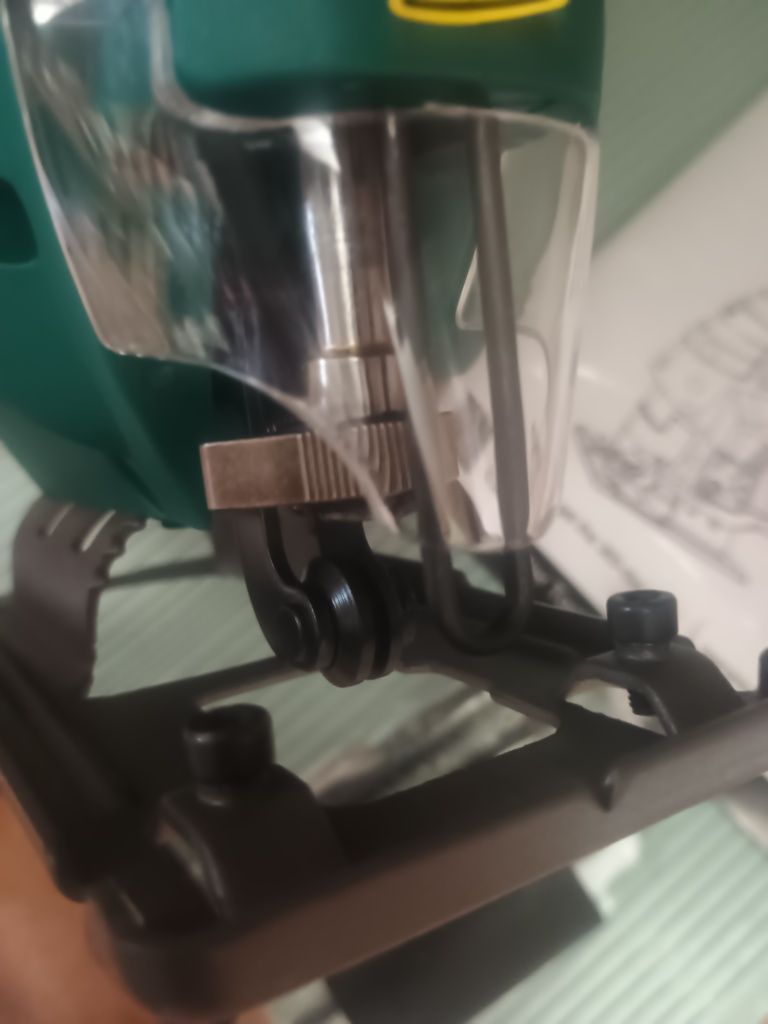 Wyrzynarka HYCHIKA 800W z laserem