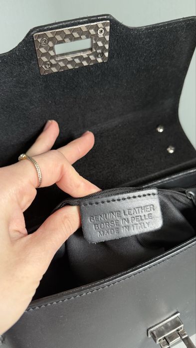 Чорна жіноча сумка з натуральної італійської шкіри