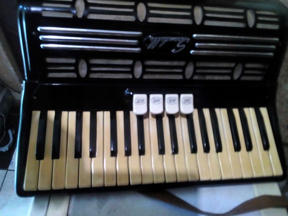 akordeon Scandalli 80 bass