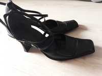 Czarne eleganckie buty na obcasie rozmiar 39