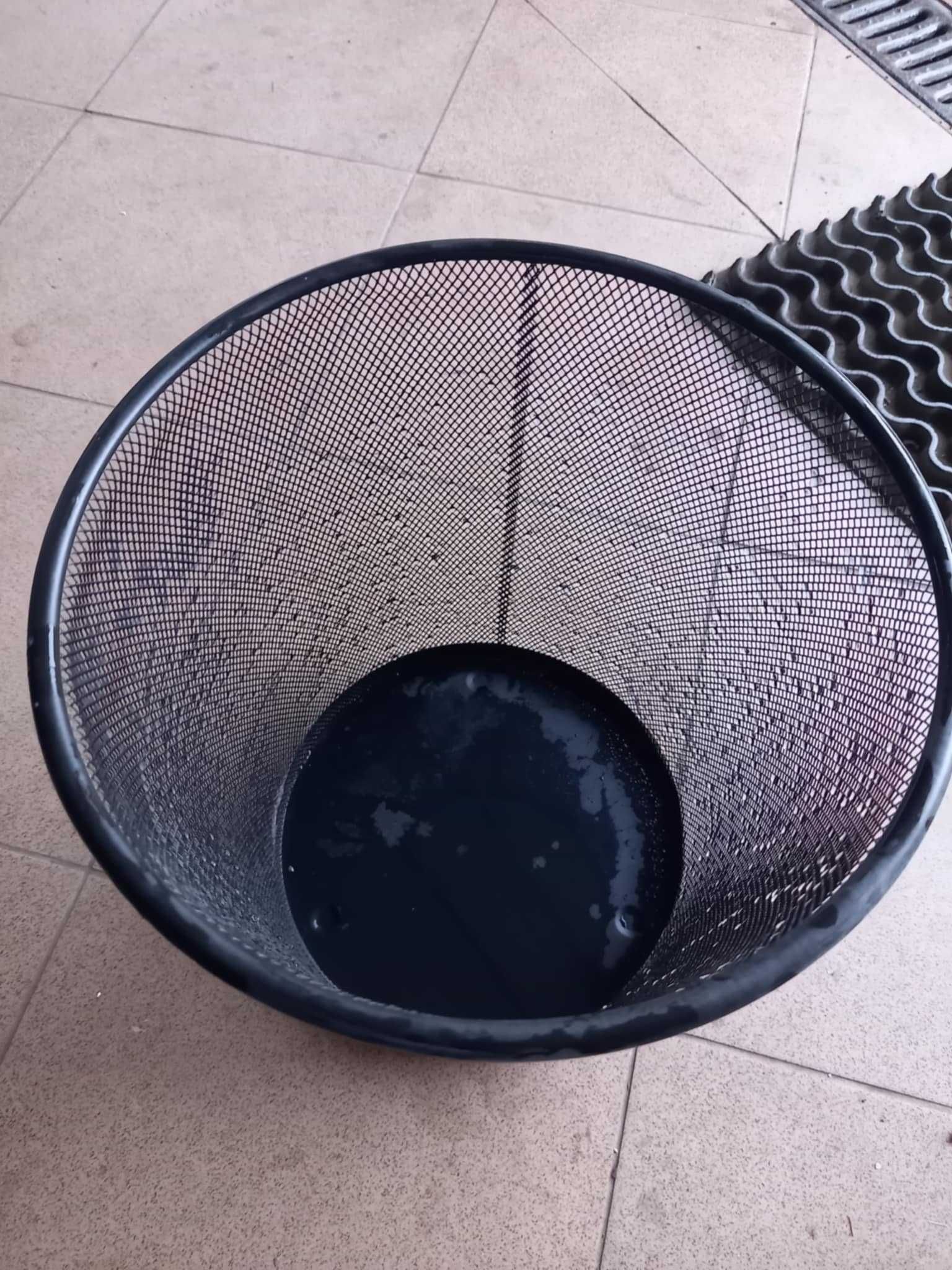 Kosz metalowy do biura, młodzieżowy, czarny