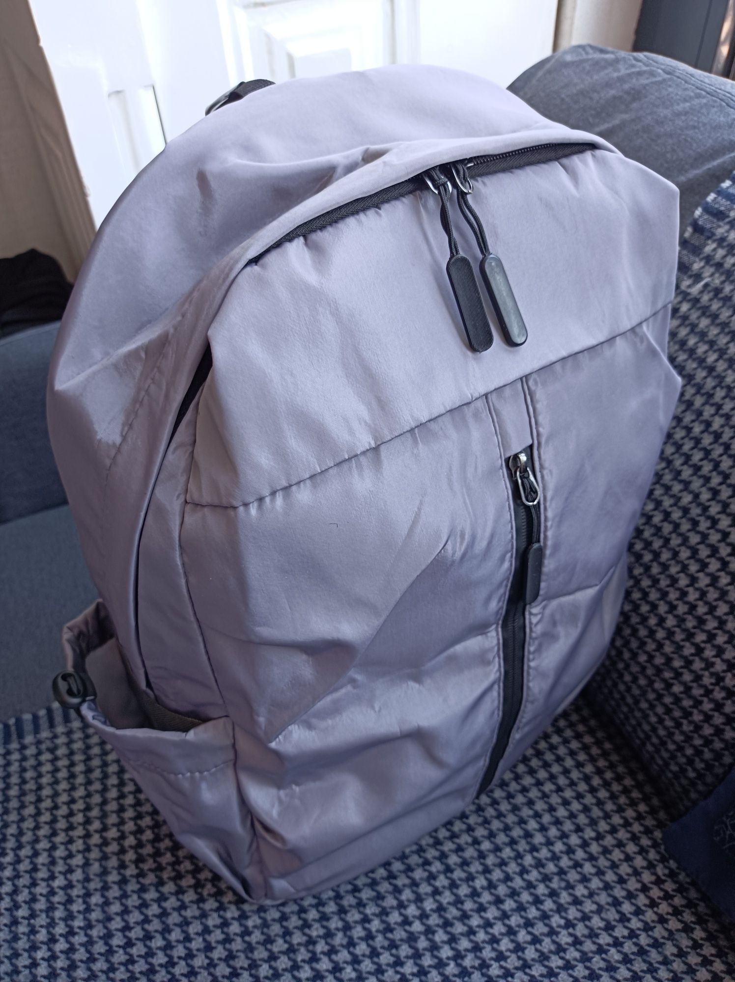 Mochila cinza nova