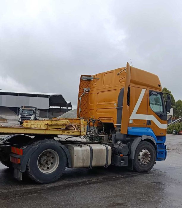 Conjunto articulado trator Renault e banheira METACO