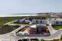 Apartamento T3 Novo com Piscina e Vista Mar situado em Lagos, Meia Pra