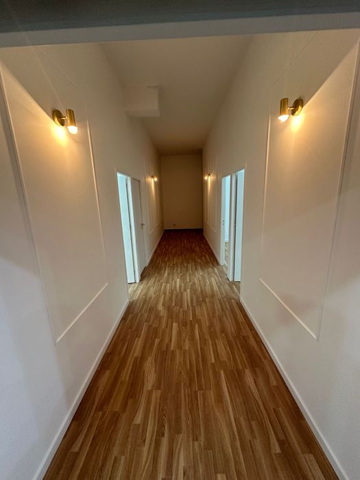 Office for rent in a beauty center, available starting in May64695011177473122