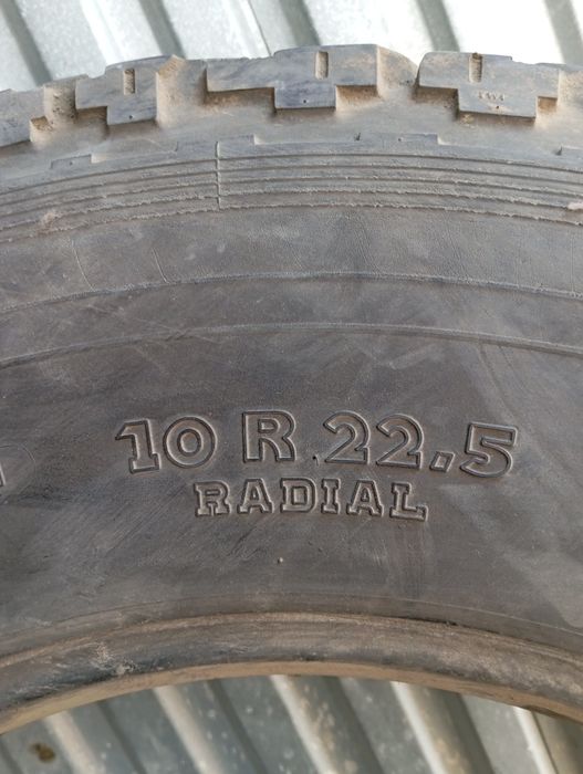 Продам шини  10 R 22.5