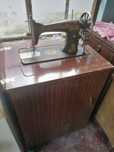 Máquina de costura antiga singer com movel