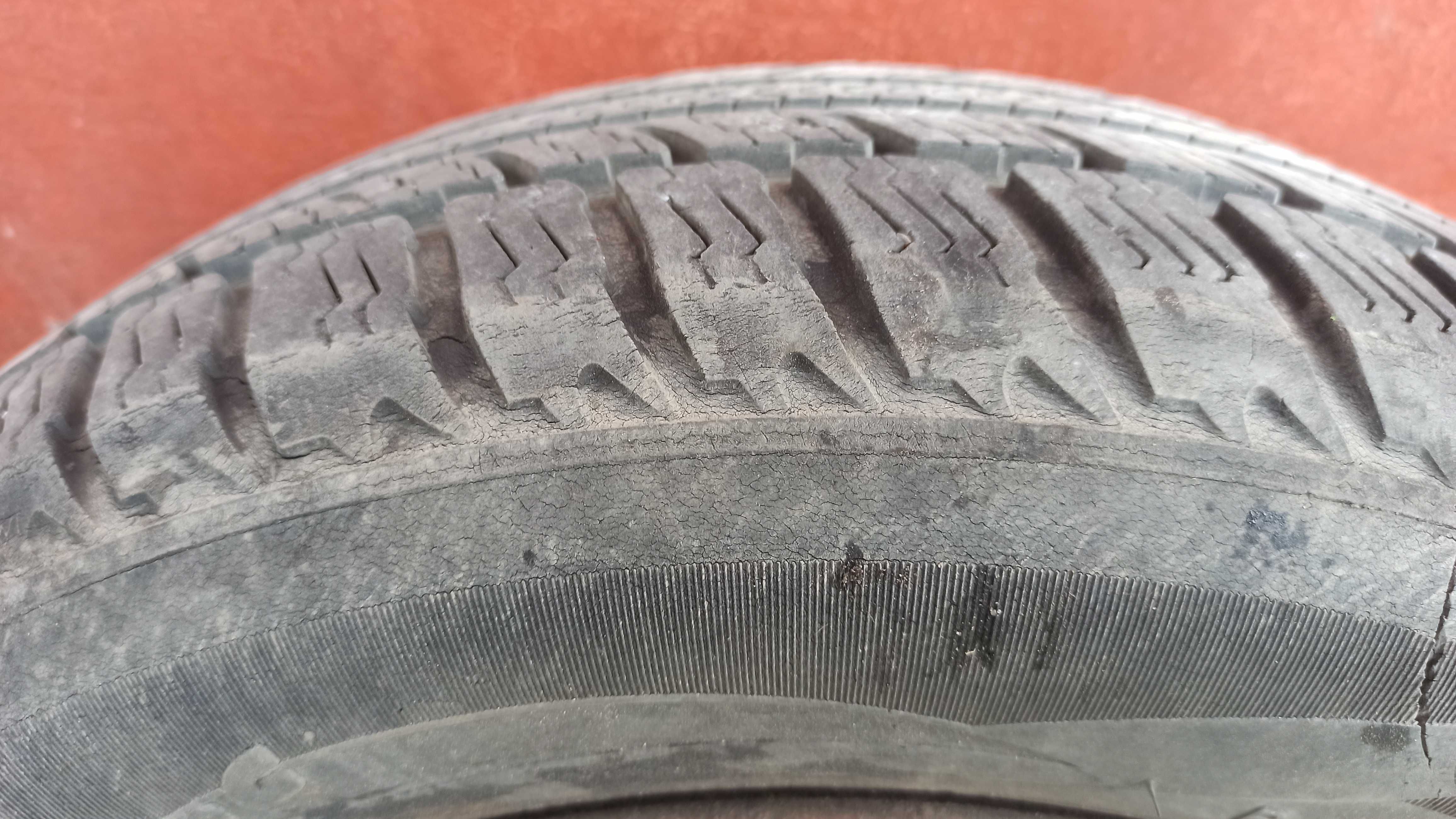 Cztery felgi stalowe z oponami 185/60 R14