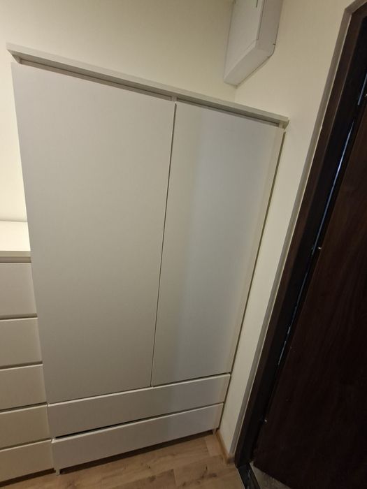 Biała szafa Ikea