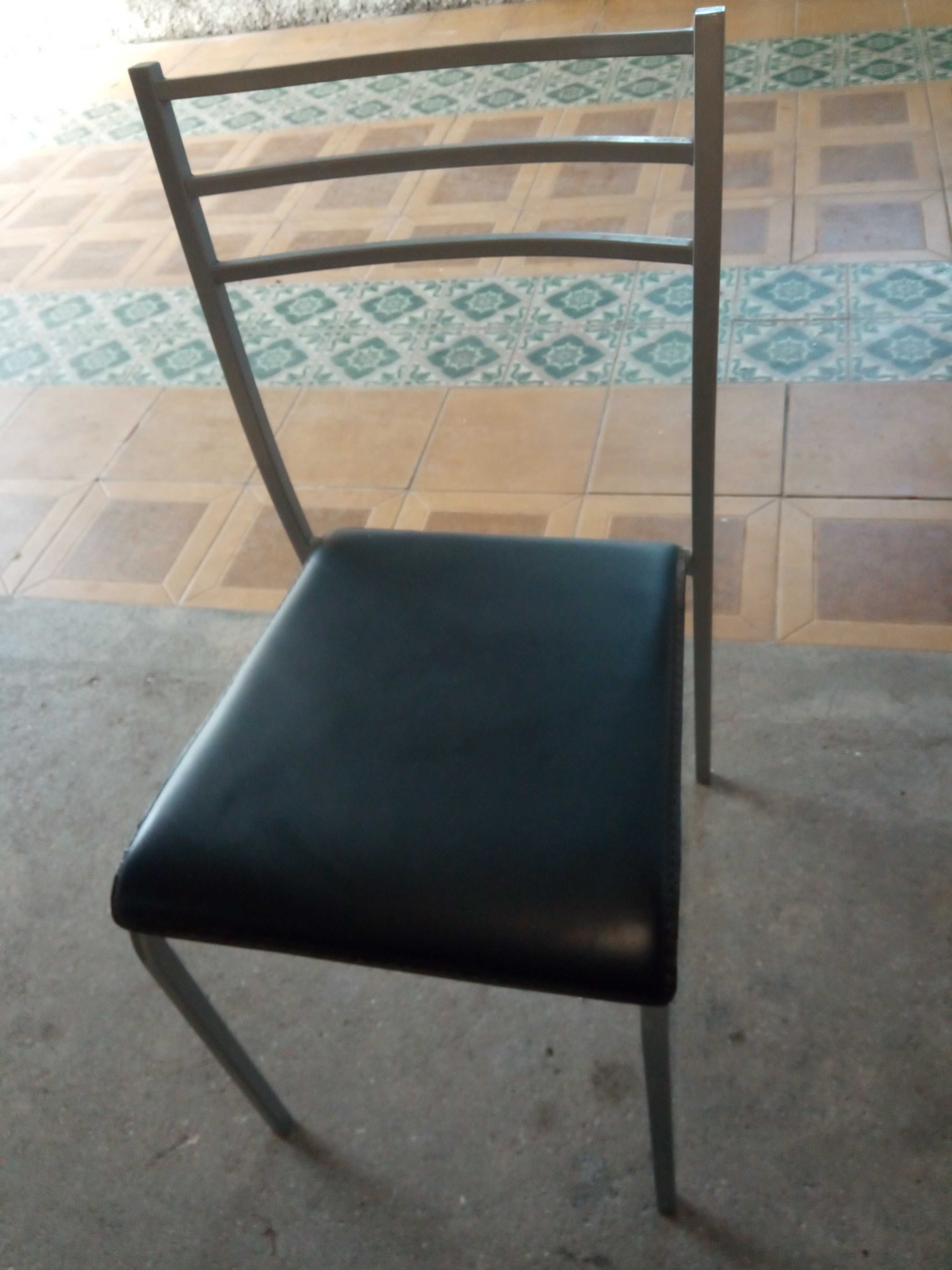 Mesa vidro com cadeiras